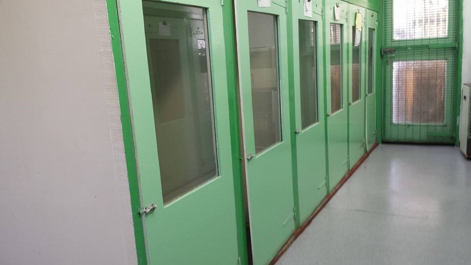 Indoor houses only for cats not requiring outdoor access